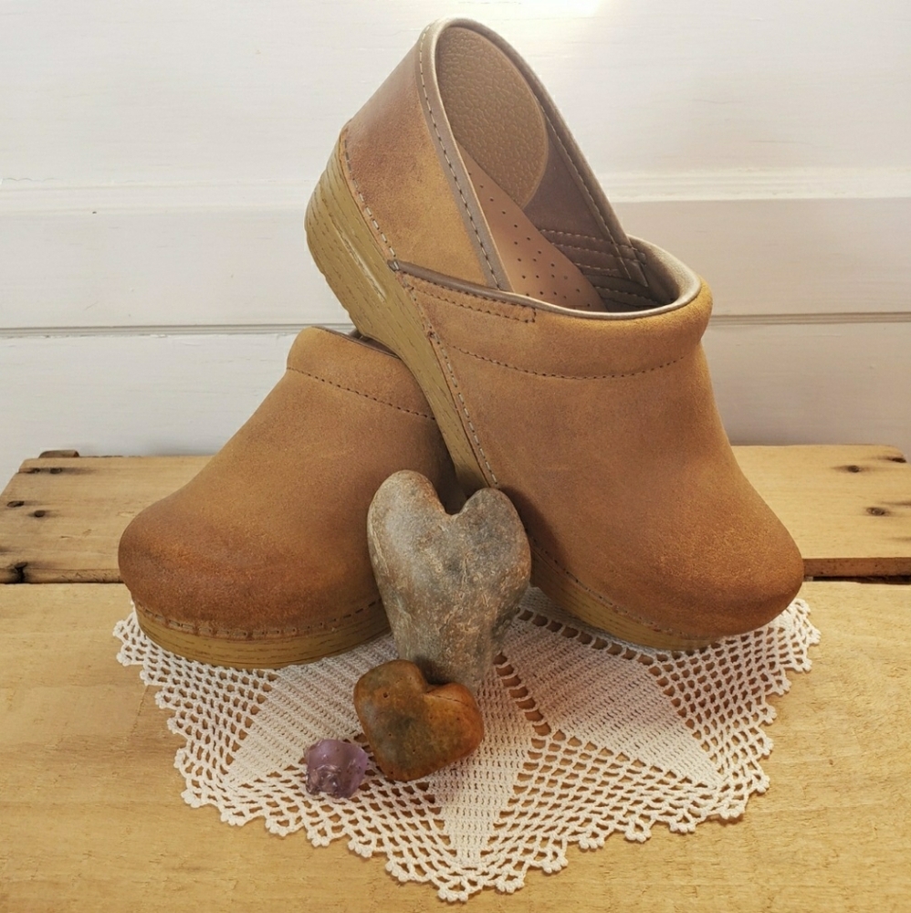 🌻Reserved for Amanda🌻Beeswax Suede Dansko Honey Clog Boho Cottagecore Prairie♡ - Picture 7 of 14